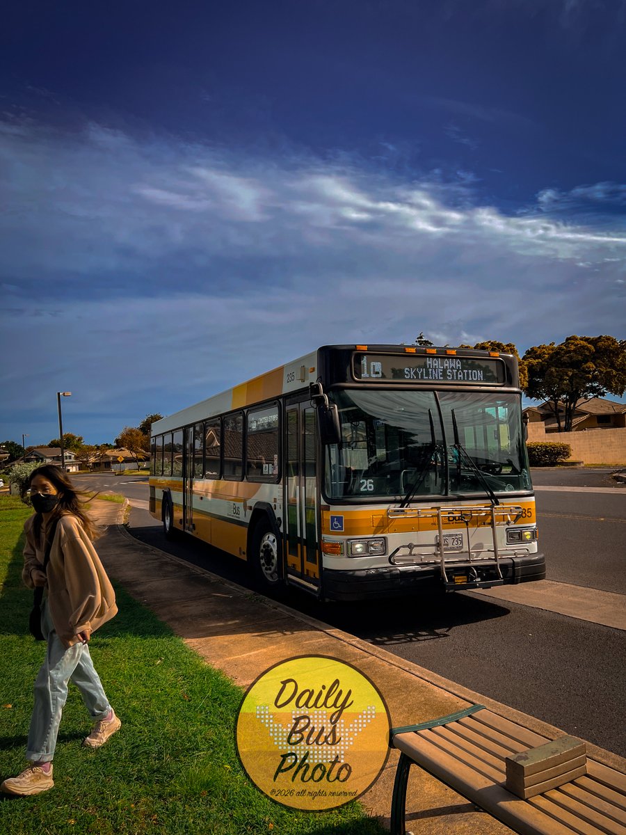 DailyBusPhoto's tweet photo. TheBus Route 1L Limited Stops - Hālawa Aloha Stadium Station (Unit 235) at stop 4321 near the NEX Mall.
#Photograghy #TheBus #HOLOWithUs #Hawaii #GILLIG
Please join the Oʻahu Transit Riders! Subscribe to our email newsletter at the following link!
https://t.co/7MCfEbw0gV https://t.co/S6CIBaTHXO