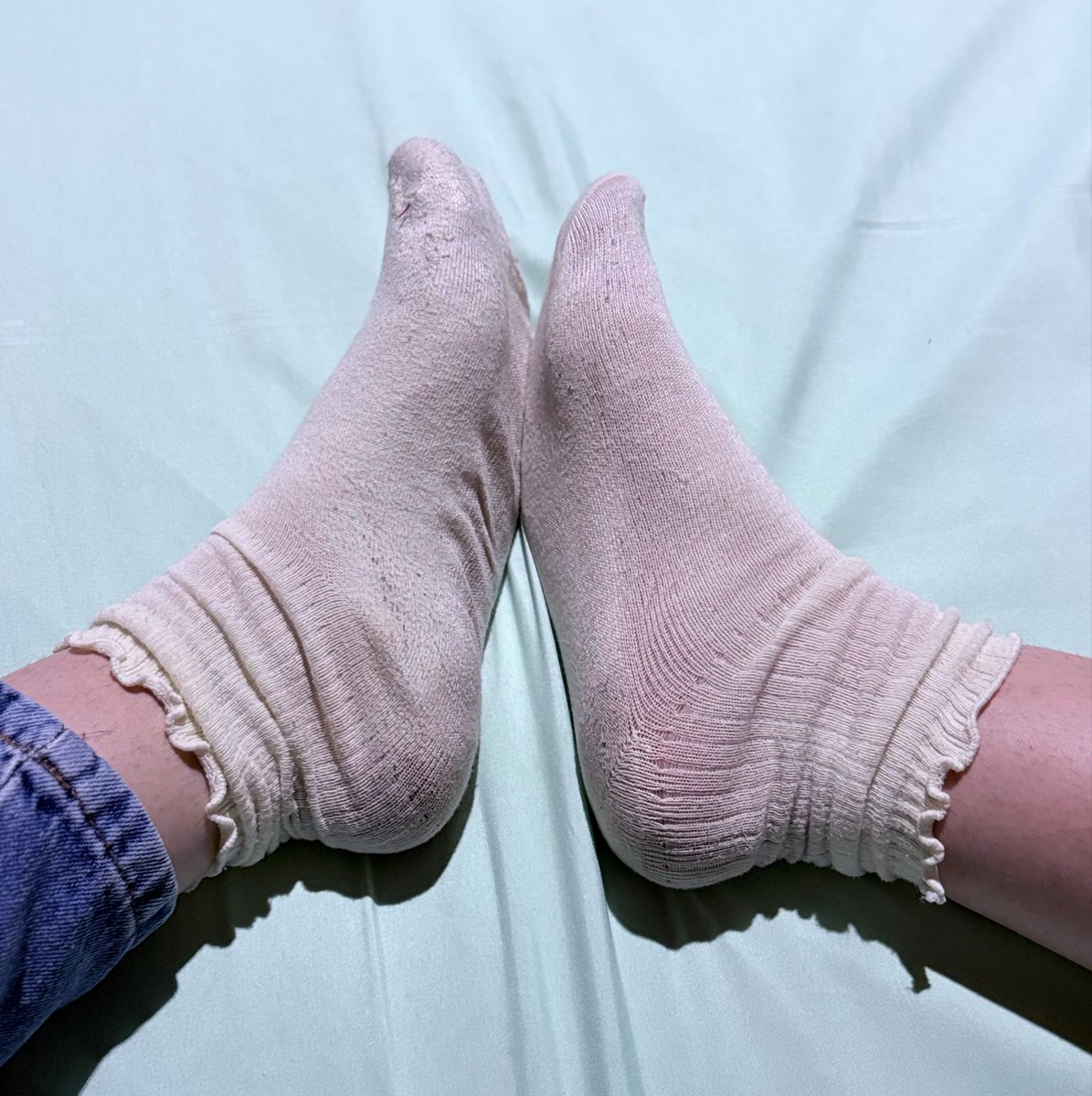 nabipono's tweet photo. meia com chulé pra algum escravo cheirar e depois lamber meus pés...
#podolatria #packdope #footfetish #findom #bdsm #dominatrix #raceplay #paypig #moneyslave #BUNDAAWARDS #PINTOAWARDS https://t.co/G9NfAxr6ub
