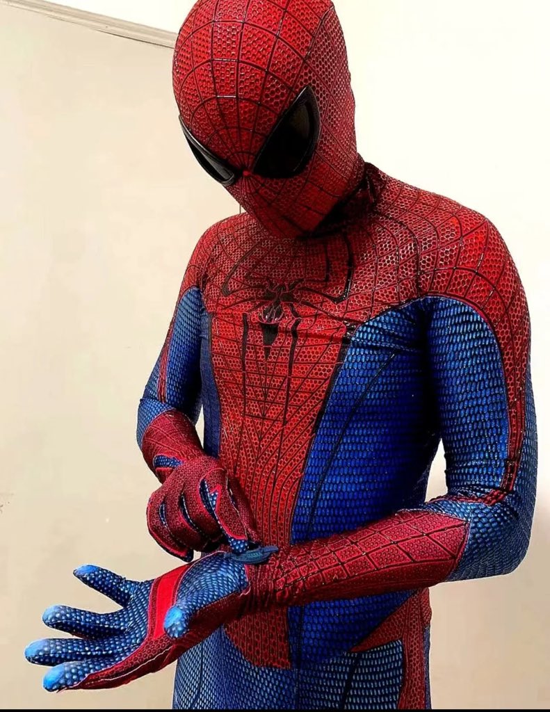 spideyforge's tweet photo. 🕷️ The Amazing Spider-Man Suit 🕸️🔥
Bring the iconic look to life with a handcrafted suit.

👉 Order now at https://t.co/VDHB2t52jY⁠

#amazingspiderman #spiderman #spideysuit #marvel #cosplay https://t.co/jkJ4WKL0wa