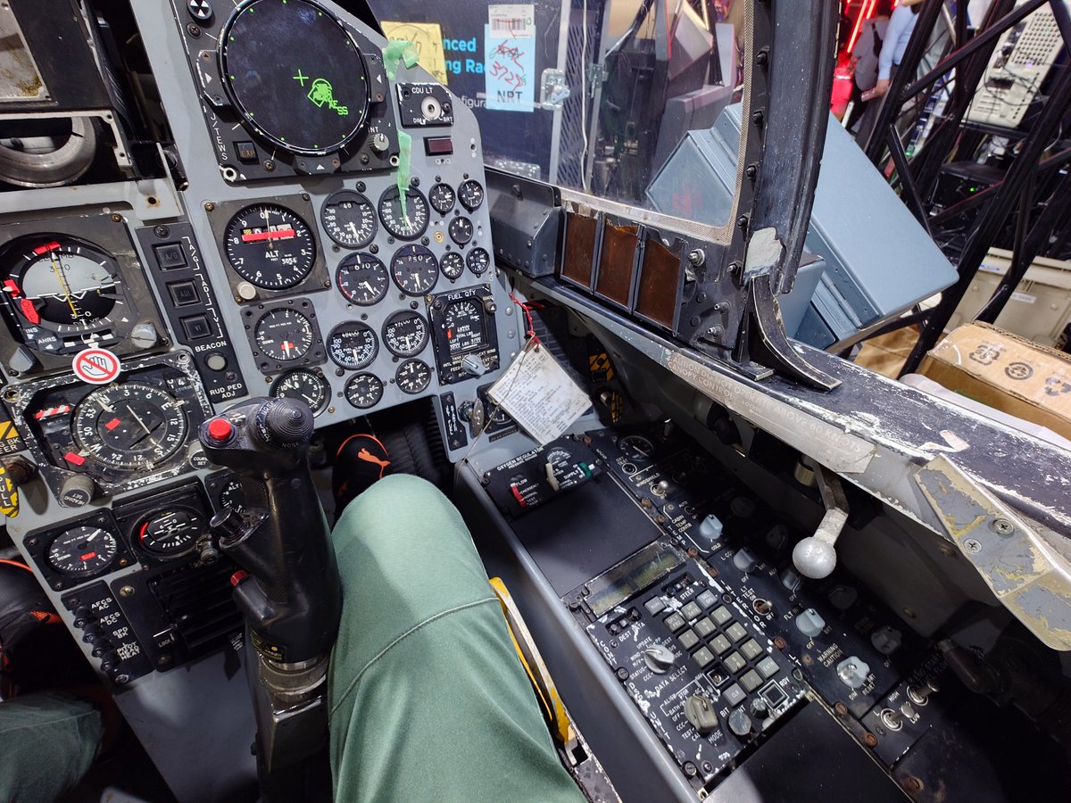 BigperiodA's tweet photo. F-15に座れる機会なんてほぼ無いから、TGSに行ったら是非足を運んで欲しい
昨日のどの展示よりもときめきました🥹

どのブースかは引用先の返信に記載 https://t.co/csadMzhm29