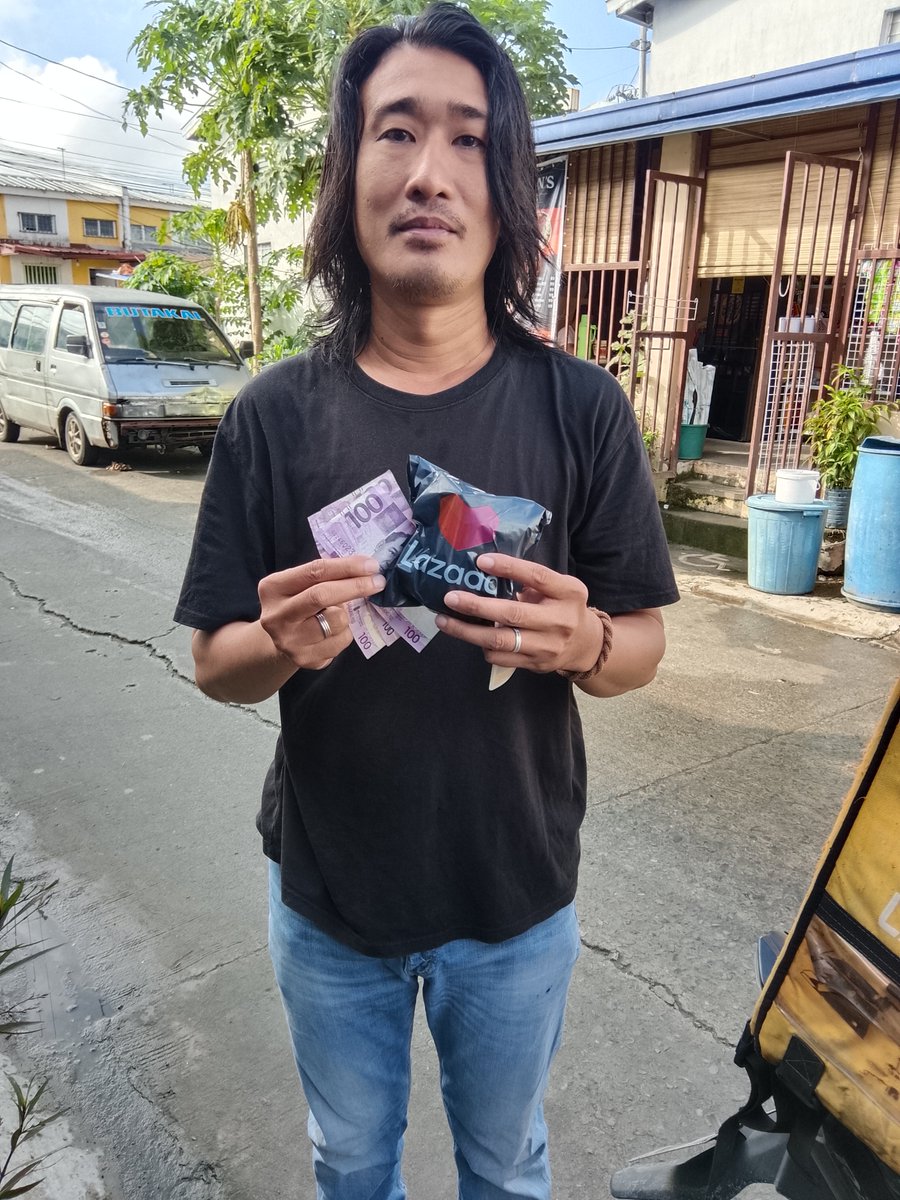 FelixOragon's tweet photo. Delivery ordered poppers aroma oil essentials to Crimson Hotel Muntinlupa https://t.co/lUNTdvJ1jz