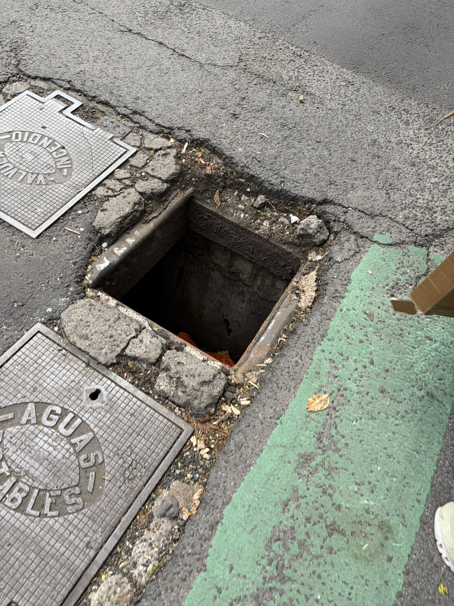 villgmx's tweet photo. @AccionesBJ @AlcaldiaBJ_CDMX hay una coladera abierta en el cruce de Concepcion Beistegui y Uxmal en Narvarte Poniente. 

Varios automovilistas caen ahí https://t.co/ENTOZOEA1Z