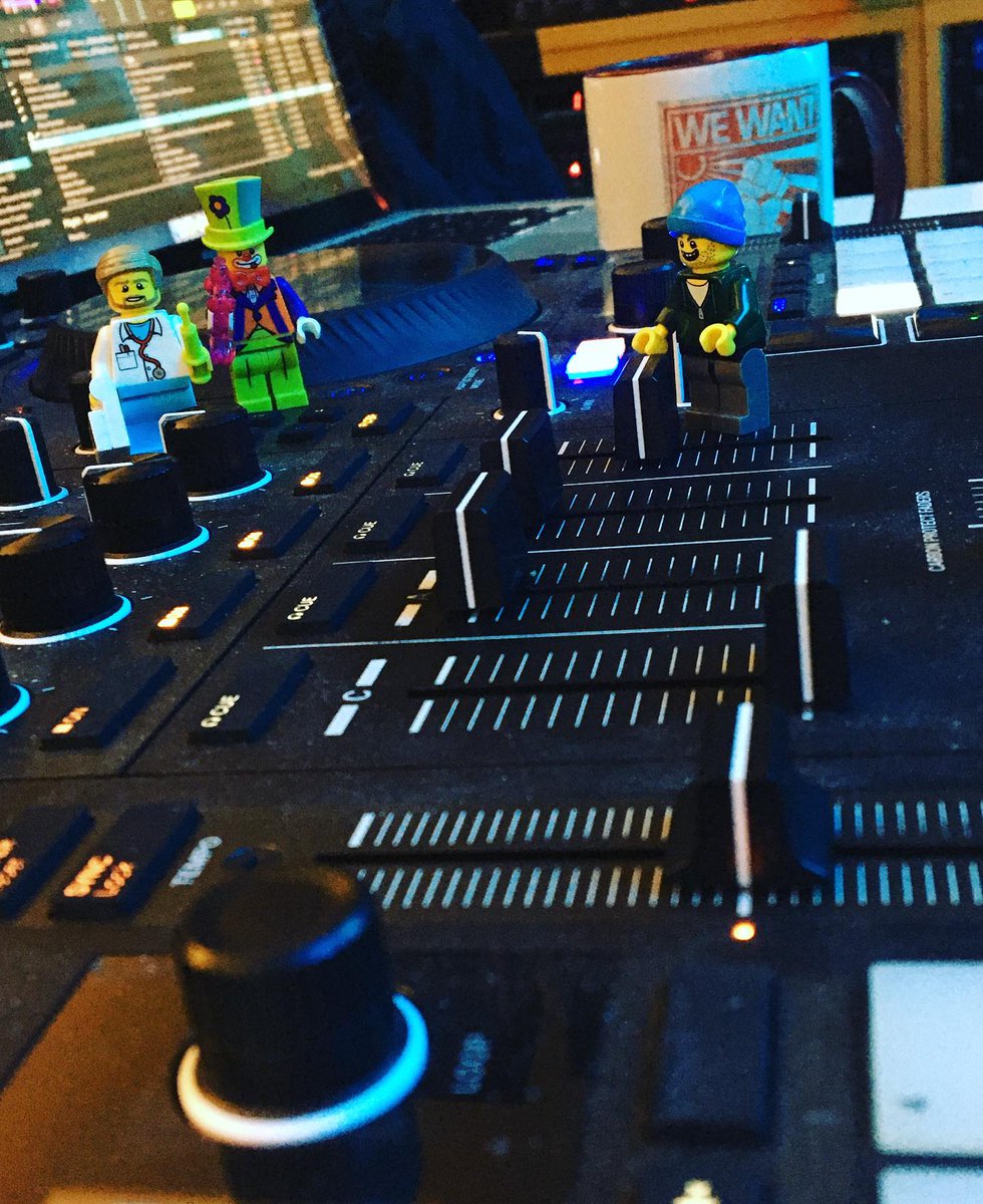 PenelopeScszy's tweet photo. Working on a dance-at-home mix. Deadline: Tuesday. Brazilian coffee with nuts and a hint of chocolate. https://t.co/GhtpjuQgrt