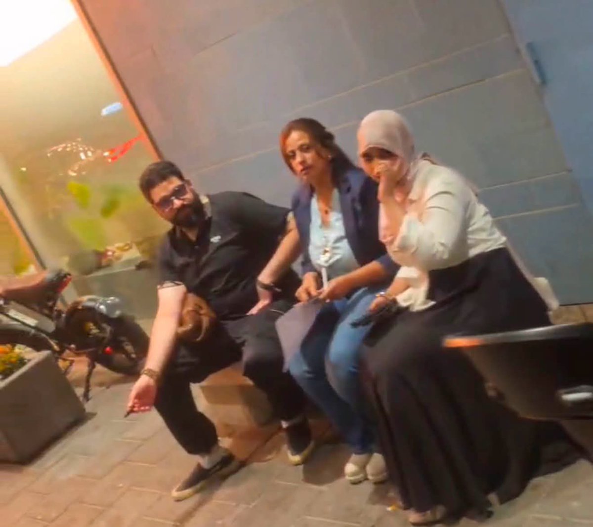 salwasoubi's tweet photo. = أنت السبب، حد يعمل مؤتمر ببرقوقة ومؤمن وكناريا ومعتز يا خواجة صروف؟!
مؤمن وهو طالع للغرفة مع صاحبته الإخرائيليه
#تعظيم_سلام_للصقور_المصرية
#اختراق_مؤتمر_هولندا
د.سلوي السوبي https://t.co/Ktj5nSNtjD