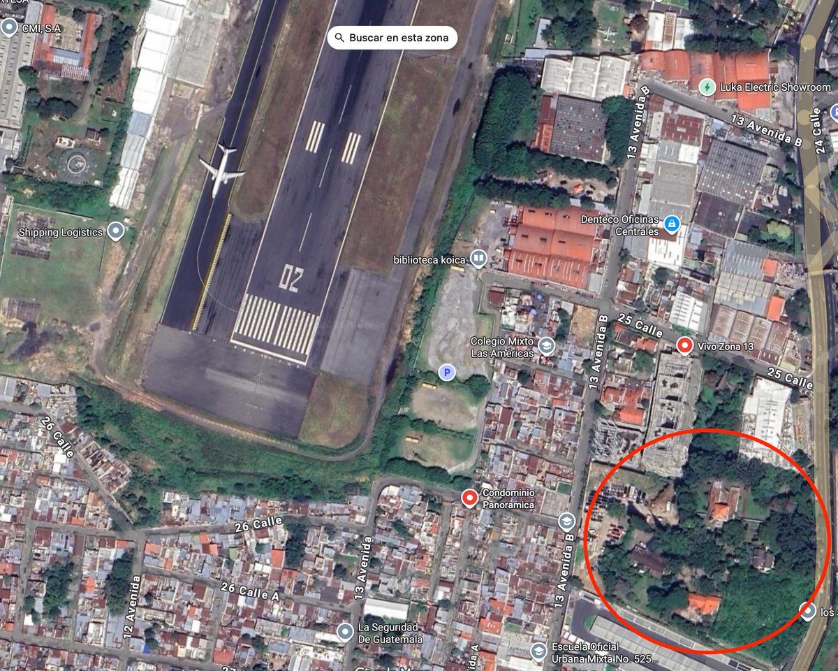 luisangelsas's tweet photo. ¿Construirán 2 edificios de 16 niveles a la par de una de las cabeceras del aeropuerto? Se trata de Novier Trece  en Avenida Hincapié y 25 calle, zona 13. Según el estudio de impacto ambiental se planean construir 46,339 mts2. No sé qué tan aconsejable sea tan cerca de la pista.  ¿Que les parece?