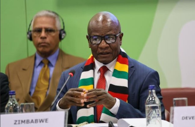 steadyMasi22's tweet photo. Consider the contrast: one minister covers up government corruption while officials in Zimbabwe get a free pass.

 Instead of going after the real culprits who cause so much suffering, he poses as an enforcer while harassing informal vendors. 

On the other hand, you have a minister who sees it as his duty to serve and protect citizens by confronting corrupt officials trying to loot national coffers through tainted government tenders.

​Although Balaam may not be entirely clean himself—being a staunch defender of President Yoweri Museveni but his actions against procurement corruption stand out. 

If the same were done in Zimbabwe by Daniel Garwe, our nation would be in a much better position.

​Wake up, Zimbabwe! We can do better if we confront the real issues in our nation. These zvigananda should be shaking in their boots. 

If we had a minister like Uganda's taking on public corruption, we would finally learn where all this money being thrown around in Zimbabwe comes from and who is protecting these criminals.

​𝗠𝗶𝗻𝗶𝘀𝘁𝗲𝗿 𝗼𝗳 𝗟𝗼𝗰𝗮𝗹 𝗚𝗼𝘃𝗲𝗿𝗻𝗺𝗲𝗻𝘁 𝗼𝗳 𝗭𝗶𝗺𝗯𝗮𝗯𝘄𝗲, 𝗗𝗮𝗻𝗶𝗲𝗹 𝗚𝗮𝗿𝘄𝗲 𝘃𝘀. 𝗠𝗶𝗻𝗶𝘀𝘁𝗲𝗿 𝗼𝗳 𝗟𝗼𝗰𝗮𝗹 𝗚𝗼𝘃𝗲𝗿𝗻𝗺𝗲𝗻𝘁 𝗼𝗳 𝗨𝗴𝗮𝗻𝗱𝗮, 𝗛𝗼𝗻. 𝗗𝗿. 𝗕𝗮𝗿𝘂𝗴𝗮𝗵𝗮𝗿𝗮 𝗕𝗮𝗹���𝗮𝗺 𝗔𝘁𝗲𝗲𝗻𝘆𝗶.

@edmnangagwa