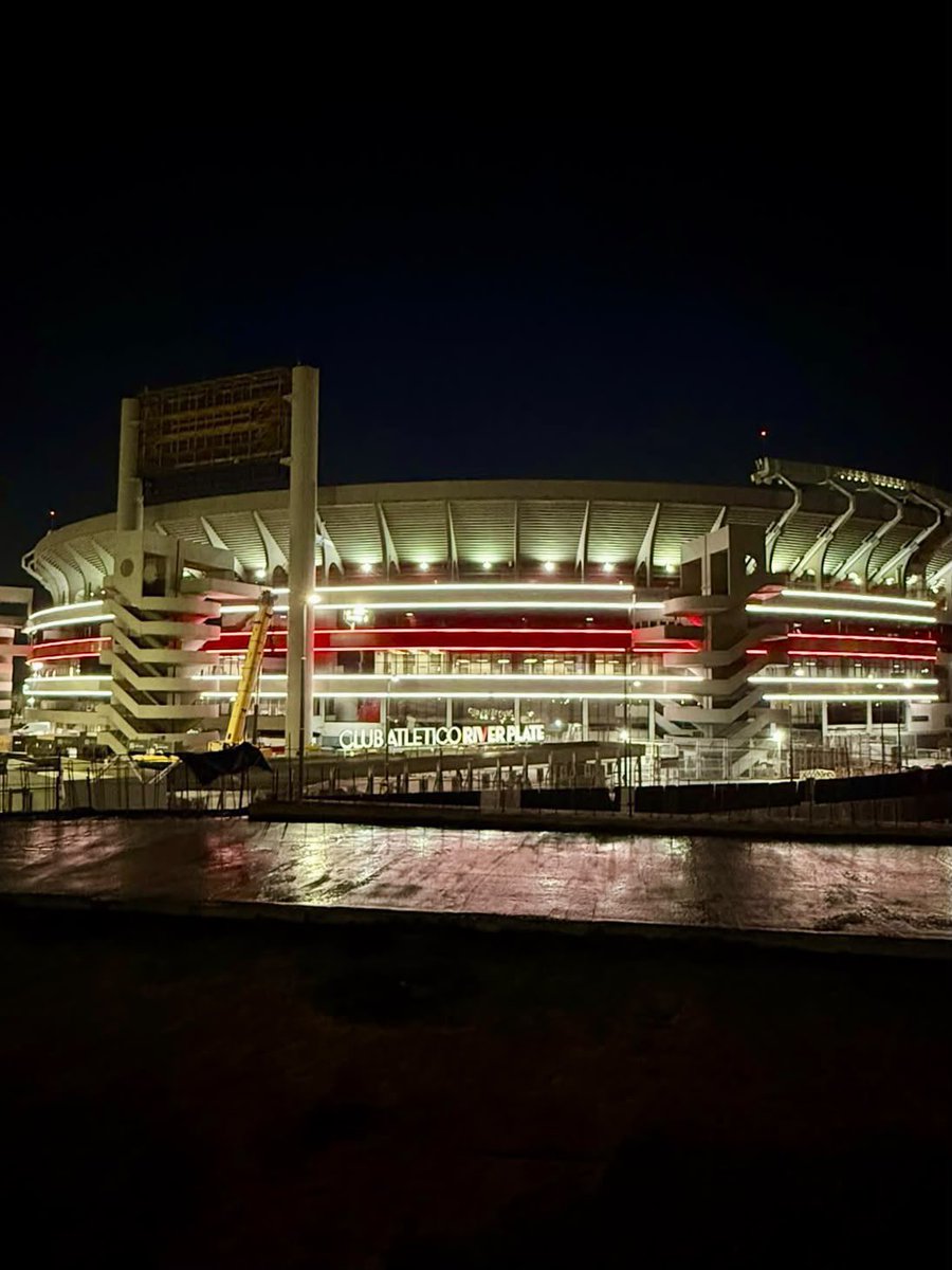 cris__ese's tweet photo. No sé de qué equipo sos, pero mi estadio es más lindo y más estético que el tuyo 

Y además, está completo https://t.co/ahvQntkYwQ