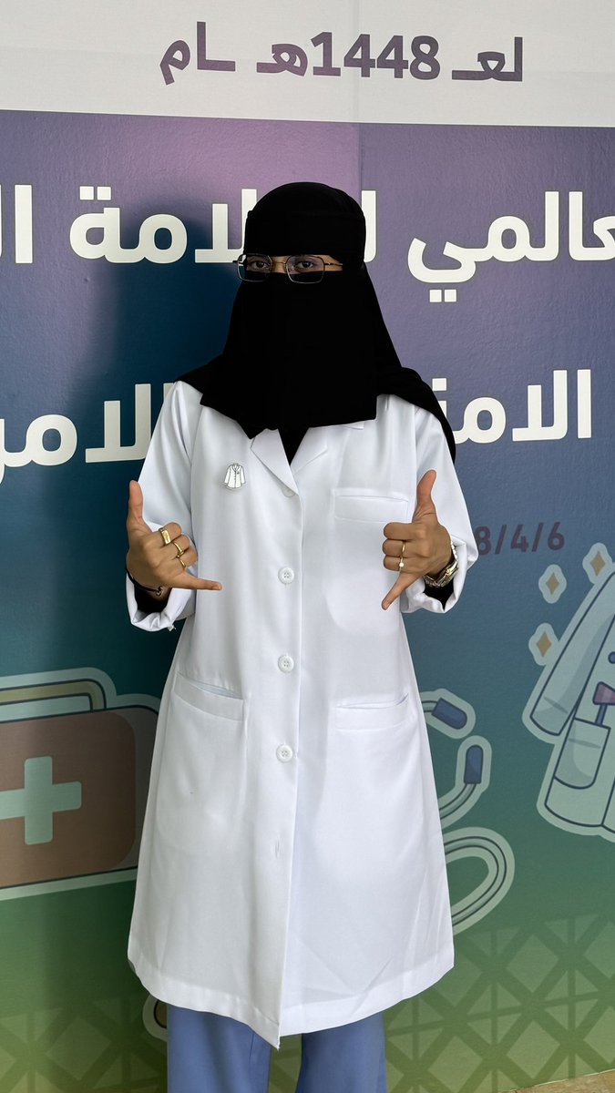 nou07ran's tweet photo. الشيخة والأستاذة والنيرس الدكتورة المتألقة 
بحركتها الشهيرة 🤙🏼🤙🏼 حفظها الله ورعاها 🤭❣️

بصور صورها الأصدقاء وهي في قمّة إنشغالها 😁❤️‍🩹

#UQUNURSE48 #UQU https://t.co/Or8AiNwF2w