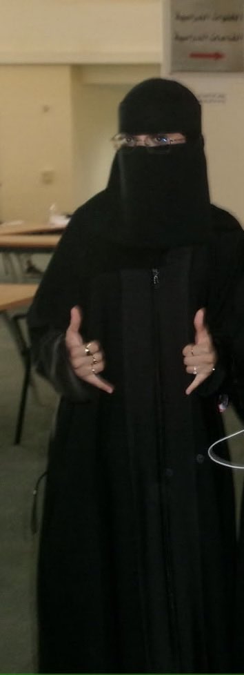 nou07ran's tweet photo. الشيخة والأستاذة والنيرس الدكتورة المتألقة 
بحركتها الشهيرة 🤙🏼🤙🏼 حفظها الله ورعاها 🤭❣️

بصور صورها الأصدقاء وهي في قمّة إنشغالها 😁❤️‍🩹

#UQUNURSE48 #UQU https://t.co/Or8AiNwF2w