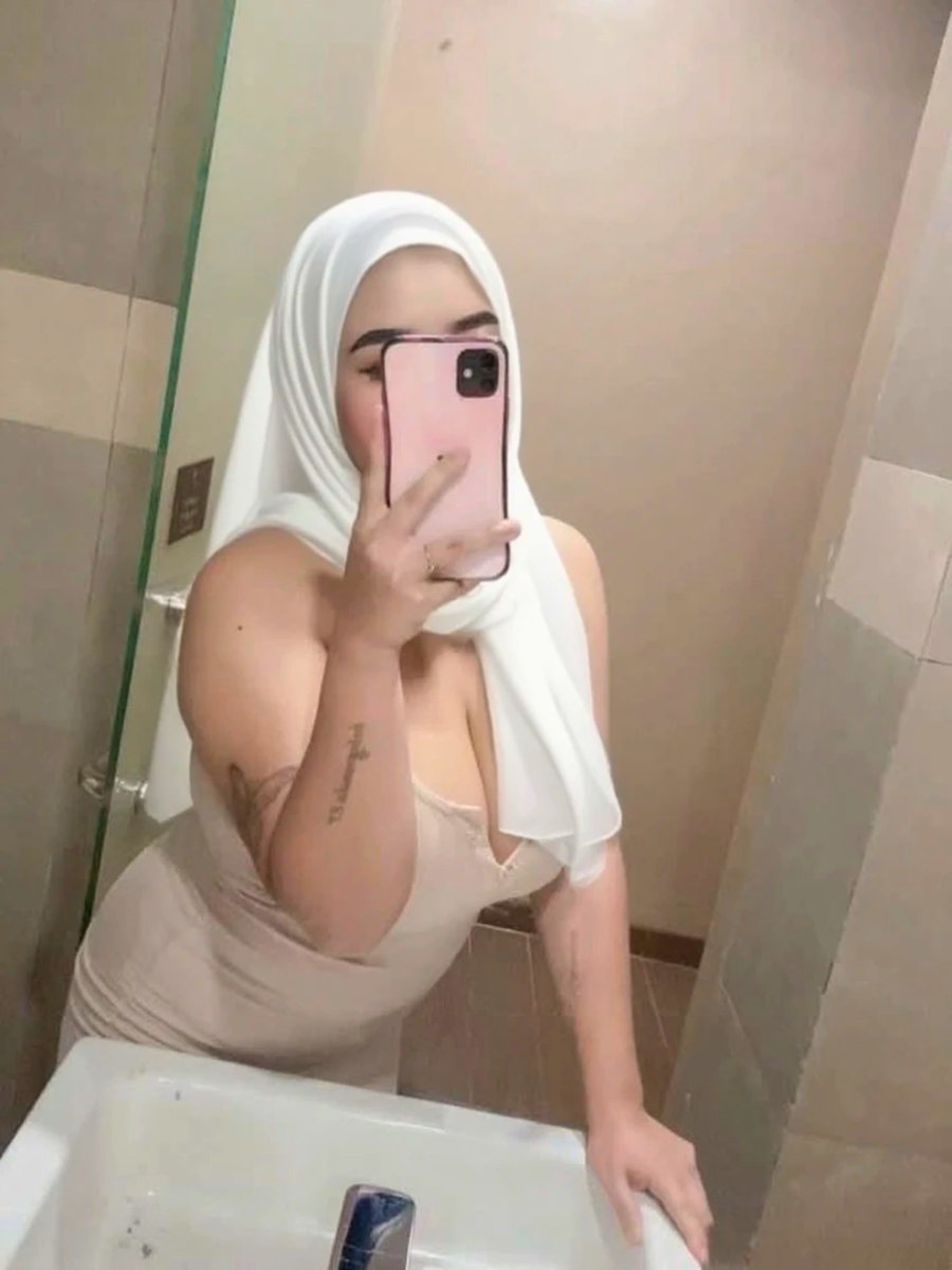 vitasari930's tweet photo. Happy Friday 💋

#hijabi #asiangirl https://t.co/kSzOSaenVM