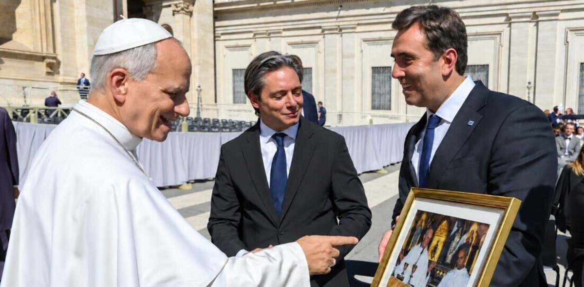 EstaPasando_Ar's tweet photo. GRAN FORO EN LUJÁN: 19 Y 20 DE OCTUBRE ⛪️

El intendente de Luján y el Vpdte. de la CAF visitaron al Papa León XIV en la previa del Foro Iberoamericano de Ciudades Marianas. https://t.co/WHmQh71X4J