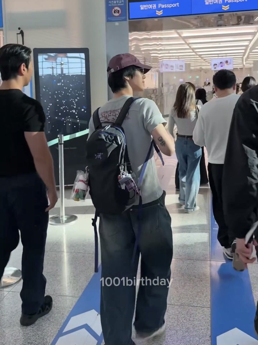 misskloss_1001's tweet photo. 260918 #TEN ICN ✈️ BKK

• Miffy Plush Keychain Doll Busan Limited
• WELLBEING EXPRESS
Waffle Half Sleeve Melange Grey https://t.co/tctpCPIdFL