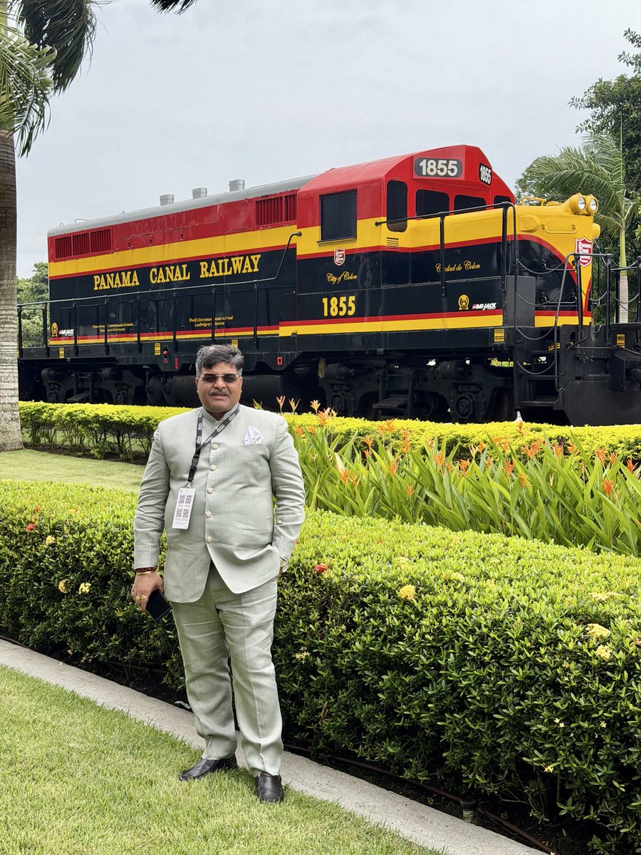 AnkitParihar9's tweet photo. मध्य अमेरिका के पनामा सिटी स्थित पनामा कन्वेंशन सेंटर पहुंच गया हूँ। 🌎🇵🇦

अंतरराष्ट्रीय सहकारिता के इस महत्वपूर्ण मंच पर भारत का प्रतिनिधित्व करते हुए नई सीख, नए अनुभव और नई संभावनाओं की दिशा में एक और कदम।

जय हिंद 🇮🇳
जय सहकारिता 🤝
जय बैसवारा ❤️

#अंकित_परिहार #सहकारिता https://t.co/Crjln6Hkk1