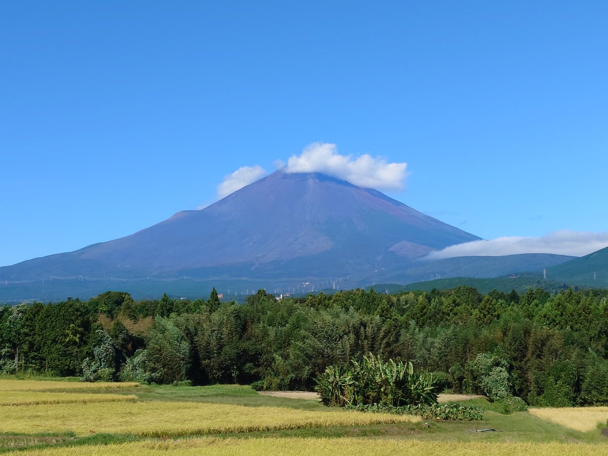 pamdirac5's tweet photo. 本日の富士山　Part２
＃富士山
快晴〜 https://t.co/9OjLDZRZSO
