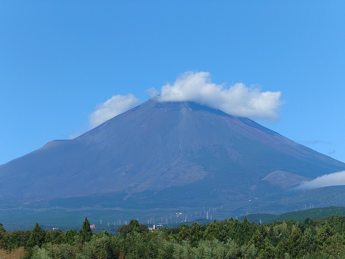 pamdirac5's tweet photo. 本日の富士山　Part２
＃富士山
快晴〜 https://t.co/9OjLDZRZSO
