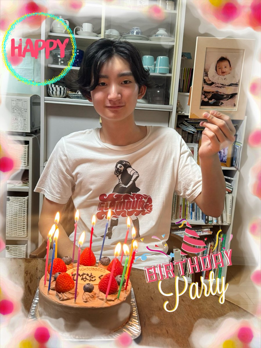 hinata20130917's tweet photo. 13歳になりました！
平日だったのでバァバの家に行ってケーキだけみんなで食べてお祝いしてもらいました🍰
持っている写真はお宮参りのオラ！

13歳、
音楽に勉強に部活に遊び、、、
全て楽しんで成長する一年にしたいです🤓 https://t.co/mLhp7ssVKL