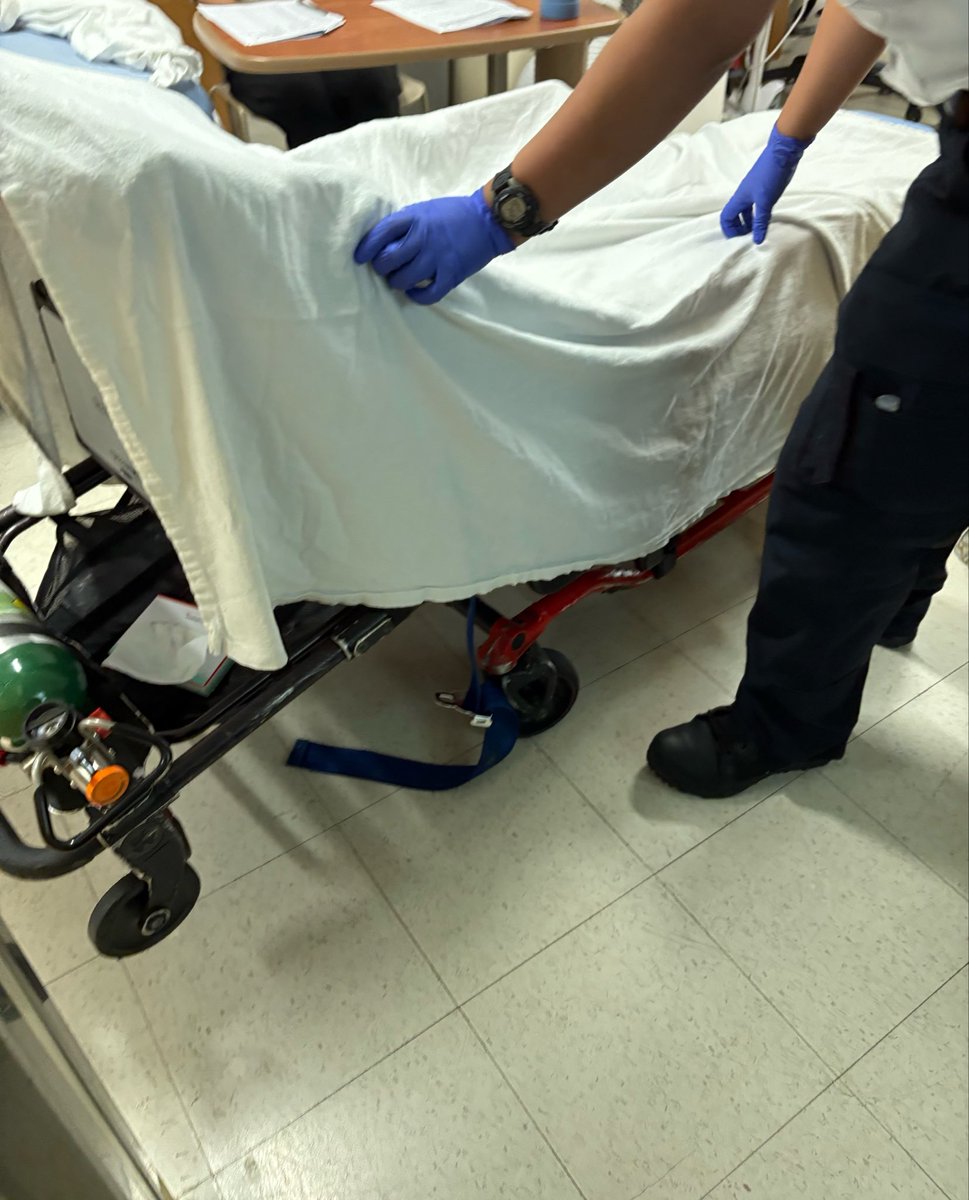 idkvzrhf's tweet photo. No one told me you had to go in a ambulance  to get transported to the mental hospital 😭✌🏼 https://t.co/kKfvKB0yK4
