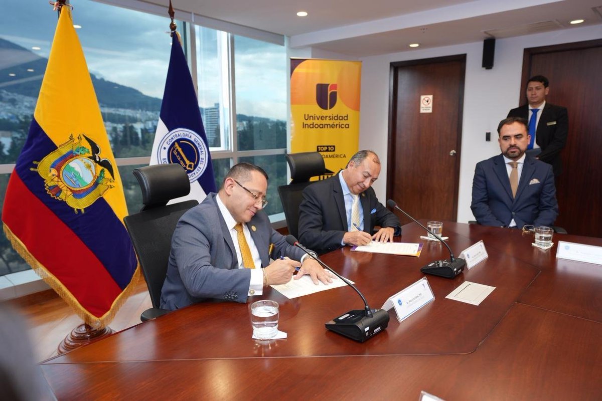 ContraloriaECU's tweet photo. 🏛️ #FirmaDeConvenioCGE | La #CGE y @Uni_Indoamerica suscribieron un acuerdo marco y un convenio de prácticas preprofesionales para fortalecer la formación de nuevos profesionales comprometidos con la integridad y el adecuado manejo de los recursos públicos.

📚 Los estudiantes podrán conocer de cerca los procesos de las distintas áreas del ente de control, adquirir experiencia y aplicar sus conocimientos a través de espacios de investigación, capacitación e intercambio técnico.

🤝 De esta manera, #LaNuevaContraloría y la academia suman esfuerzos para formar profesionales que contribuyan a una gestión pública más eficiente y al servicio del Ecuador.
