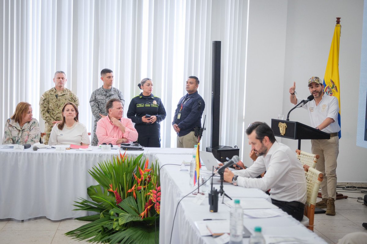 MinSaludCol's tweet photo. La Ministra de Salud y Protección Social, @AnaVesga_G, participó hoy en el consejo de seguridad liderado por el señor presidente de la República, @ABDELAESPRIELLA, que tuvo lugar en Riohacha, La Guajira.

Allí se abordaron temas de seguridad territorial ante la presencia de grupos armados ilegales en la Alta Guajira, así como proyectos de infraestructura para la región. La jornada incluyó además espacios de trabajo con el gobernador y los alcaldes del departamento para avanzar en temas como salud, educación, alimentación escolar y abastecimiento de agua para las comunidades guajiras.

#PatriaMilagro