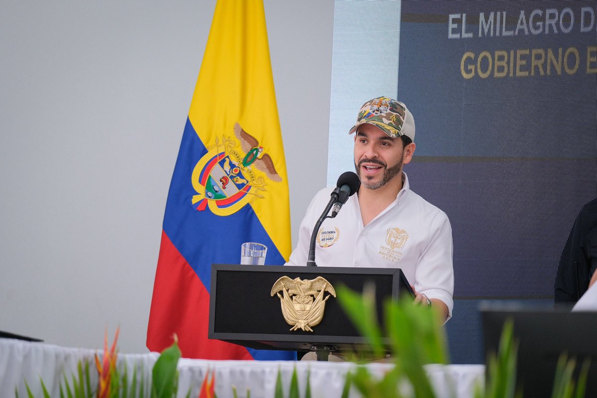 MinSaludCol's tweet photo. La Ministra de Salud y Protección Social, @AnaVesga_G, participó hoy en el consejo de seguridad liderado por el señor presidente de la República, @ABDELAESPRIELLA, que tuvo lugar en Riohacha, La Guajira.

Allí se abordaron temas de seguridad territorial ante la presencia de grupos armados ilegales en la Alta Guajira, así como proyectos de infraestructura para la región. La jornada incluyó además espacios de trabajo con el gobernador y los alcaldes del departamento para avanzar en temas como salud, educación, alimentación escolar y abastecimiento de agua para las comunidades guajiras.

#PatriaMilagro