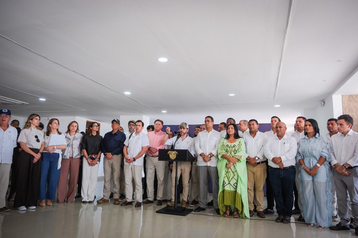MinSaludCol's tweet photo. La Ministra de Salud y Protección Social, @AnaVesga_G, participó hoy en el consejo de seguridad liderado por el señor presidente de la República, @ABDELAESPRIELLA, que tuvo lugar en Riohacha, La Guajira.

Allí se abordaron temas de seguridad territorial ante la presencia de grupos armados ilegales en la Alta Guajira, así como proyectos de infraestructura para la región. La jornada incluyó además espacios de trabajo con el gobernador y los alcaldes del departamento para avanzar en temas como salud, educación, alimentación escolar y abastecimiento de agua para las comunidades guajiras.

#PatriaMilagro