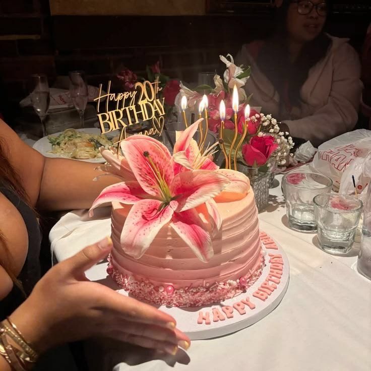 joha_alam's tweet photo. 今、海外で流行ってるフラワーケーキかわいすぎんか？🥺💘🎂🌸💐
女子の理想が詰まりすぎてる https://t.co/zg7JFiCtRD