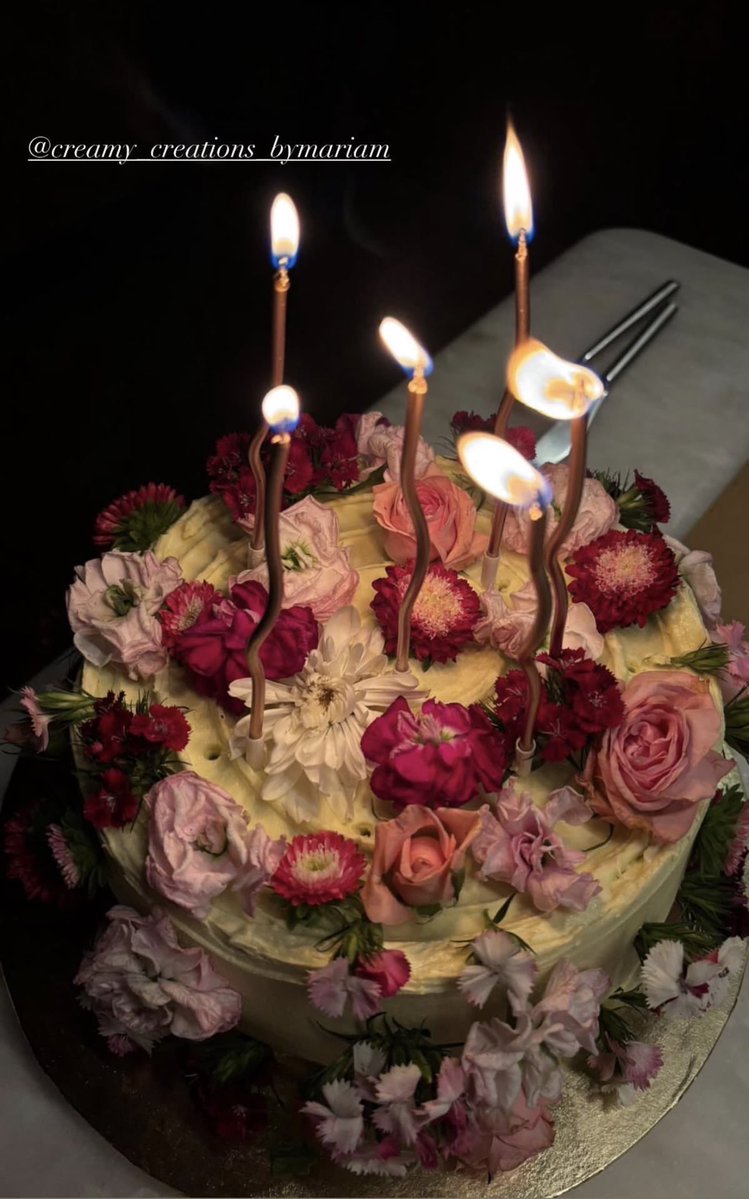 joha_alam's tweet photo. 今、海外で流行ってるフラワーケーキかわいすぎんか？🥺💘🎂🌸💐
女子の理想が詰まりすぎてる https://t.co/zg7JFiCtRD