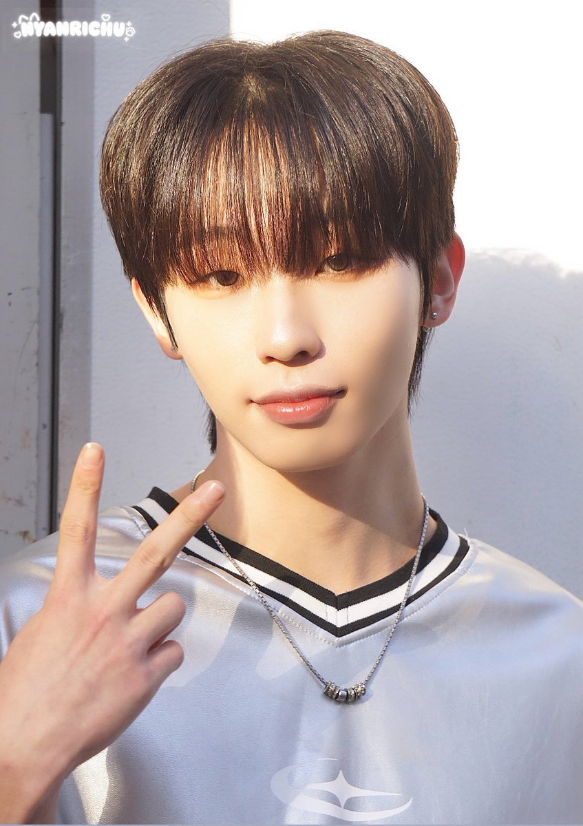 NYANRICHU's tweet photo. ♡PR♡
햇빛 아래 있는 오빠가 진짜 멋있어꒰՞ ܸ. .ܸ՞꒱🤍
매일 PR 수고했어요 ᐡ⸝⸝⊃ ·̫ <⸝⸝ᐡ🎀
#NBIG #엔빅 #SEONGJUN #성준 https://t.co/uR1f9rrAon