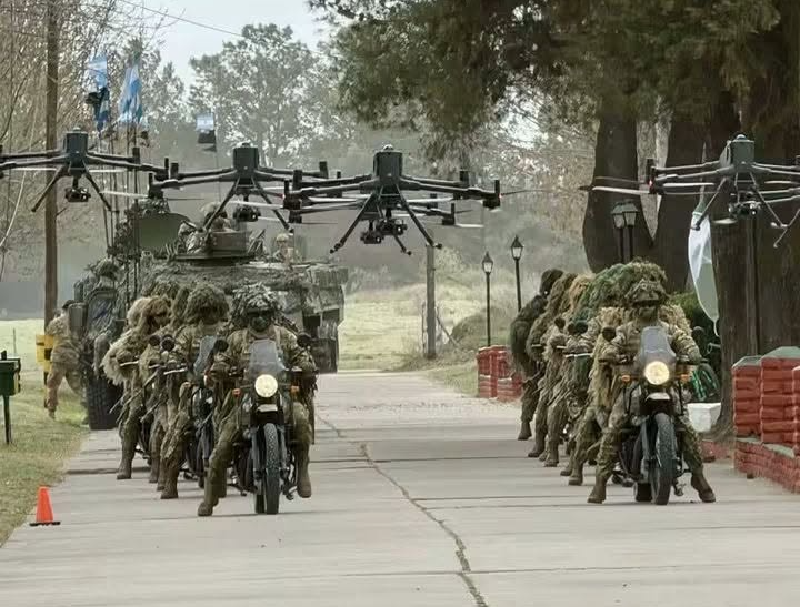 Libernoticia's tweet photo. 🚁🇦🇷 🪖 Nueva UNIDAD DE DRONES del EJÉRCITO ARGENTINO https://t.co/rUtfS07XJY