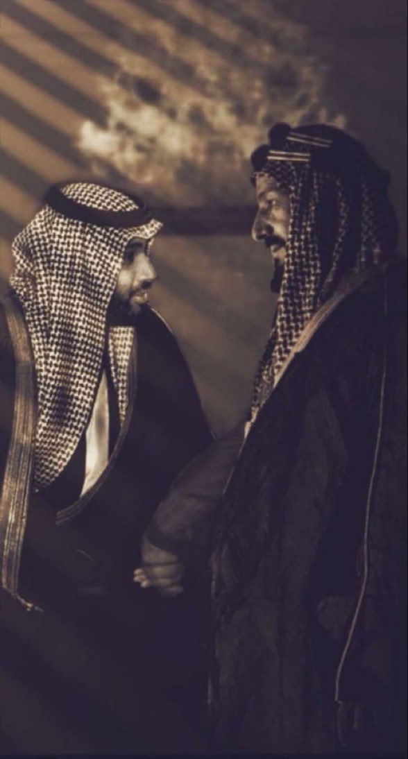 HRHMBNSALMAAN's tweet photo. عُرف الملك عبدالعزيز بقدرته على جمع الكلمة وتوحيد الجهود، ويؤكد الأمير محمد بن سلمان في مناسبات عديدة على أهمية العمل المشترك وتكامل الأدوار لتحقيق مستهدفات التنمية الوطنية الشاملة. https://t.co/wk4JqAiuBq