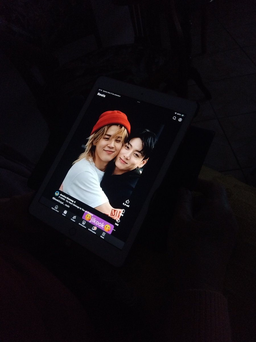 befiores's tweet photo. minha avó kpoper tá triste pq viu no facebook uma foto editada do jimin com o jungkook e acreditou que os dois assumiram um relacionamento
(ela eh apaixonada pelo jimin https://t.co/qJnD3AOStW