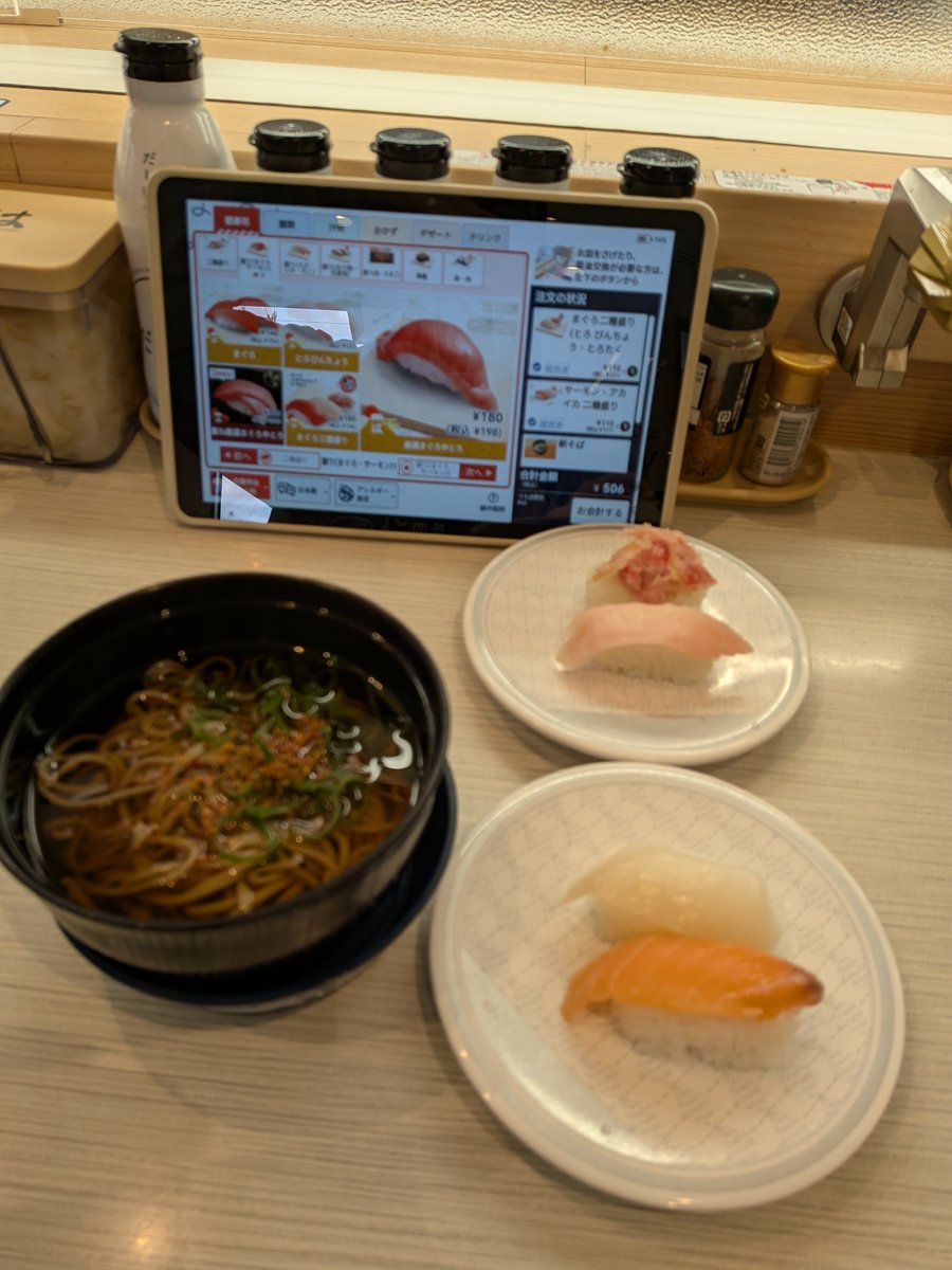 Johnny032505061's tweet photo. はま寿司が朝7時から開いてるので、早速行ってきた。
朝マック、牛丼屋の朝定も好きだけど、はま寿司の早朝営業もアリ。
ゼンショーさん、攻めてるね。
もっと、宣伝すればいいのに。。。

#はま寿司 #朝寿司 #朝食 #コスパ最高 https://t.co/1CFMRmMeuz