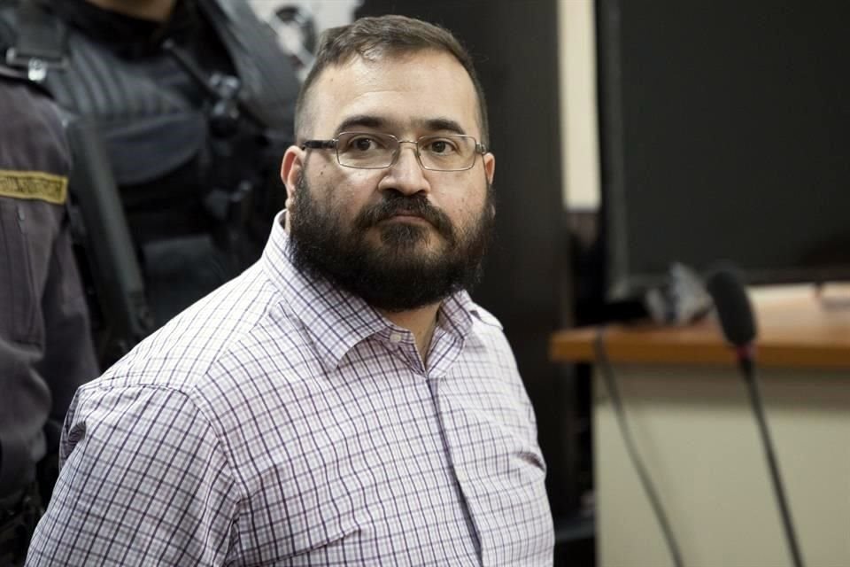 eltemagv's tweet photo. Recordatorio de que Javier Duarte les daba agua destilada a los niños con cáncer mientras él y su familia se robaban el dinero para los medicamentos... El nivel de perversidad del PRIAN es realmente de terror. https://t.co/iPLlZmIeXj