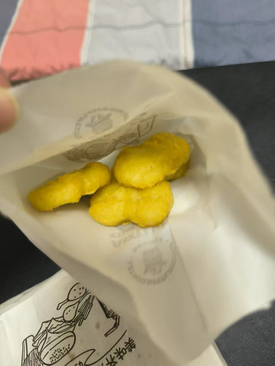 pyd3116's tweet photo. Just got caught stealing my boyfriend’s fries mid-date  he rolled his eyes but still let me have half. Best snack partner ever. https://t.co/udNUtWyUoy