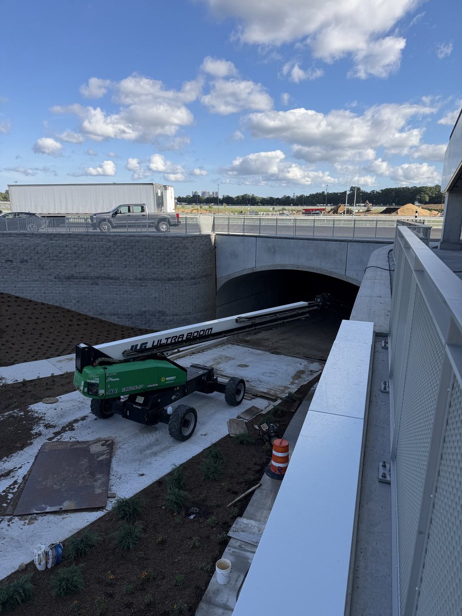 AMitchell_NYP's tweet photo. Some of the new views, a tunnel connecting the Belmont campus and emerald parking lot, and a very nice horse named Ducky Medwick in the winner’s circle https://t.co/30vkjQ46gC