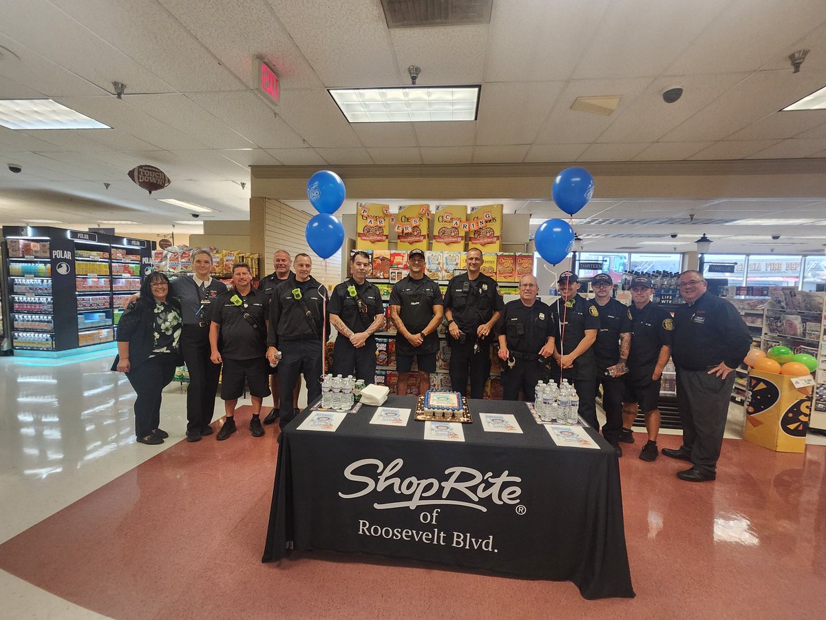 PPD07Dist's tweet photo. Officers from the 7th District  where joined by Ladder 34 and Engine 62 at Shop Rite 11000 Roosevelt Blvd to Bag for Hunger Day. https://t.co/ZuP5wOp99i