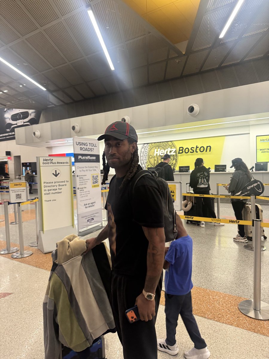 Eneekonese's tweet photo. Can confirm I saw Stephon Gilmore at the Hertz counter in Boston! #GoPats 😂 https://t.co/Wpmi2evWa1