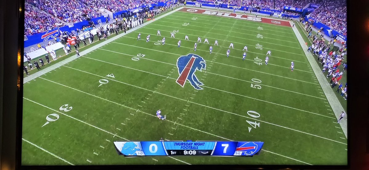 bampac29's tweet photo. Wow that Stadium is beautiful. I like how they said they built it to be intimate but intimidating at the same time #Bills #BillsMafia #Lions #DETvsBUF #TNF #TNFonPrime #PrimeVision #ThursdayNightFootball https://t.co/KLSWvv3pTy