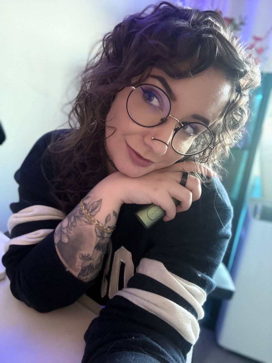 Phlog's tweet photo. proof of life for wow forever 🥹🤍 https://t.co/CpUWC9JgHN