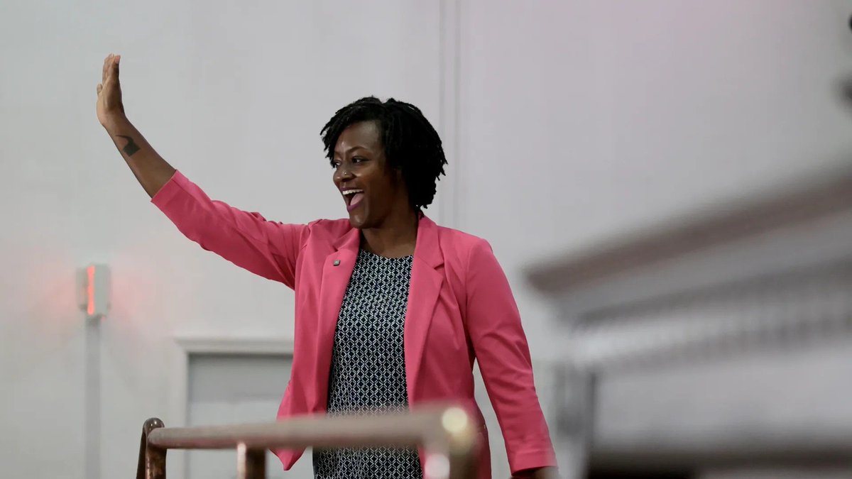 PpollingNumbers's tweet photo. New - Florida statewide races

Senate
🔵 Angie Nixon 45%
🔴 Ashley Moody (Inc.) 45%
🟡 Other 3%

St. Pete Polls #C - LV - 9/17 https://t.co/6EEBnK9Dht