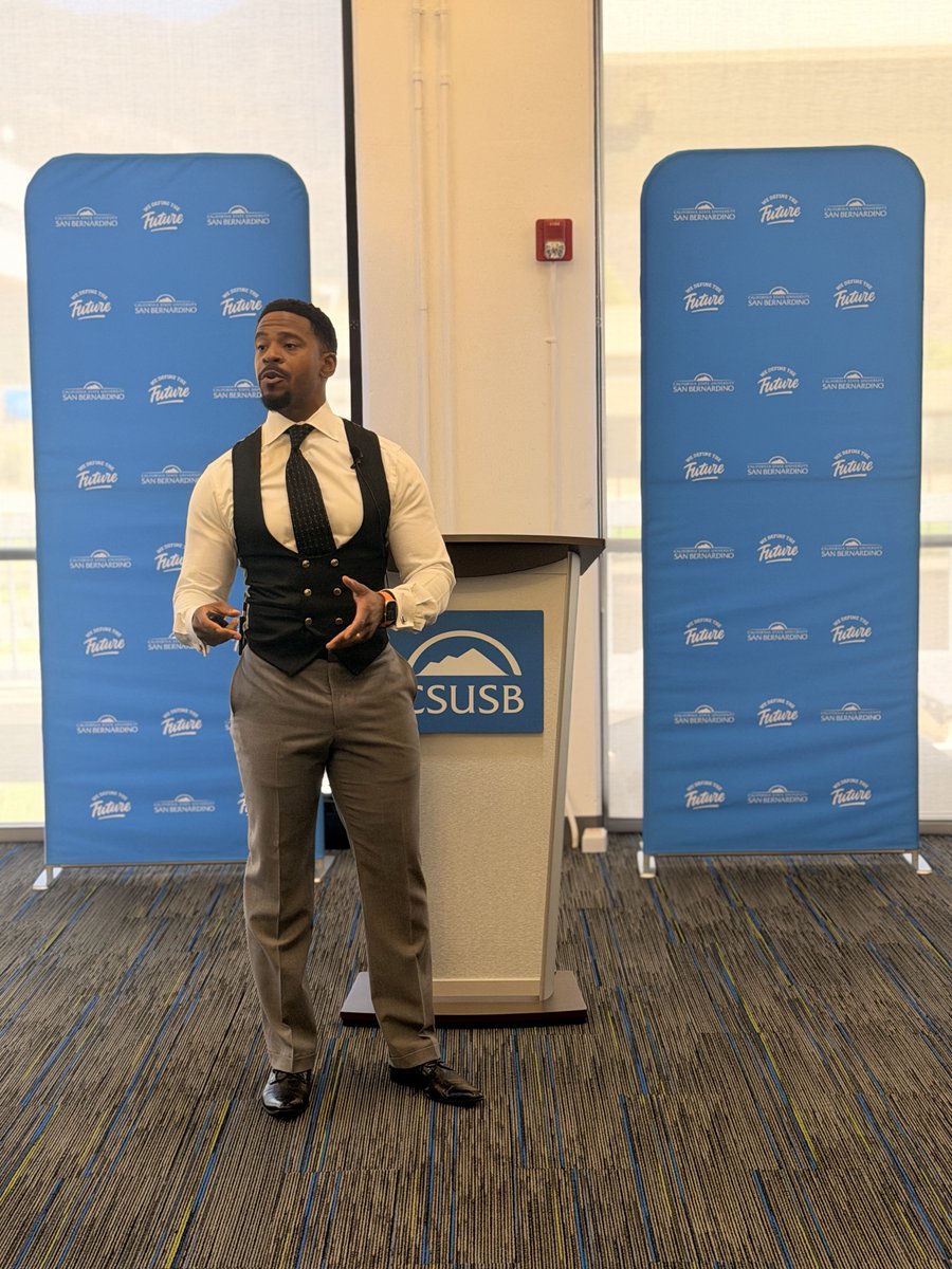 CSUSBAlumni's tweet photo. We kicked off our Alumni Speaker Series with Mike Wade ’06 and an inspiring conversation on “Communication: Say It Clearly, Land the Message.” 🎤

Thank you, Mike, for sharing your time, experience, and valuable advice with our students and fellow alumni! https://t.co/UauLy3wE9x
