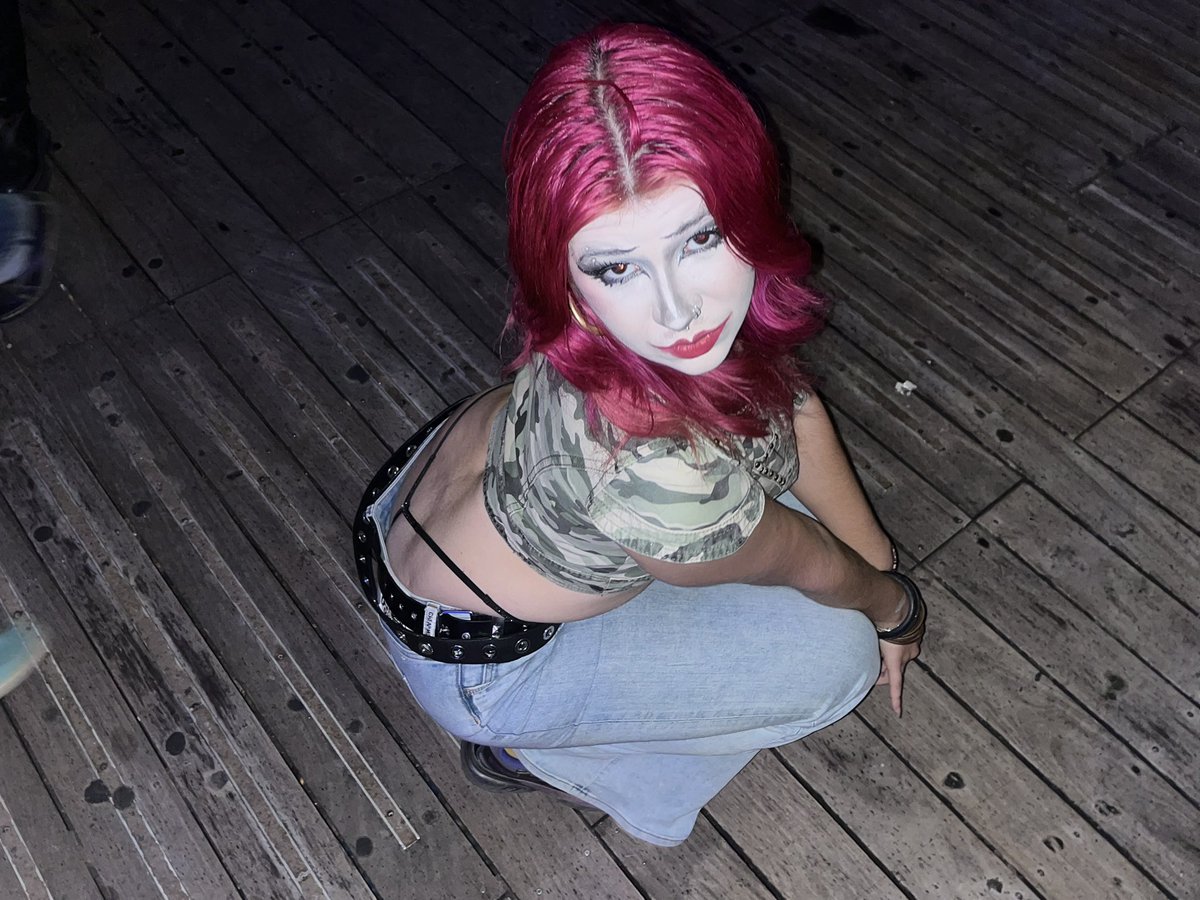 XTRAtefl0n's tweet photo. 🧏‍♀️💋🫦👩‍❤️‍💋‍👩 https://t.co/Sh2SVCYw7A