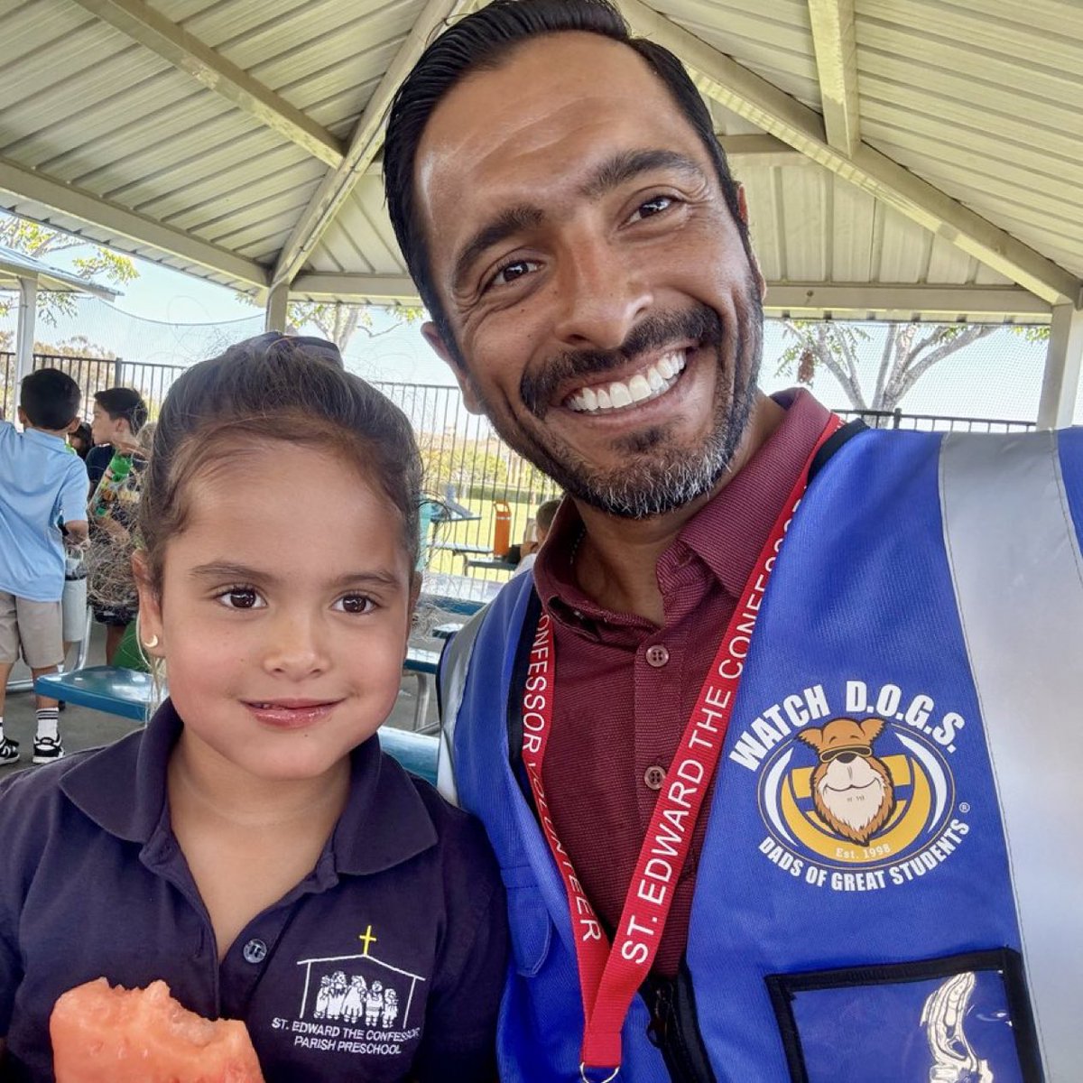 RayFuenteIO's tweet photo. Volunteering with WATCH D.O.G.S. has its perks. I get to eat lunch with my princess. 👸 #LoveYouMucho https://t.co/tzPFQPd9dD