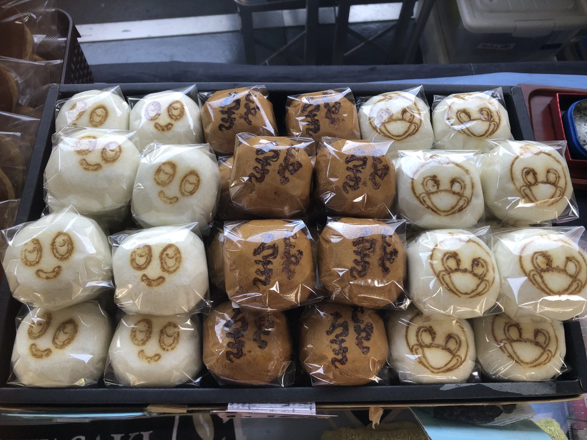 frontale_staff's tweet photo. ≪9/19鹿島戦 #スタジアムグルメ情報≫
バックスタンド等々力市場の「大平屋」さんではくずバーに新味が加わりました！
「珈琲ミルク味」☕️
コーヒーの苦味とミルク羹の甘味がクセになる大人のくずバーです！
数量がかなり少ないのでお早めに！
ラムネ味、パイナップル味、柚子みかん味、ピーチ味
抹茶ミルク味、いちごミルク味もご用意してます！
冷たいお菓子でもう1品
「抹茶クリーム大福」も新登場です！
抹茶のモチモチの生地にこし餡！その中に抹茶クリームを入れた冷たいお菓子です！
こちらもお試しください！
夏の商品「水ようかん、白玉しるこ」
定番商品 「ふろん太、カブレラ、とどろきまんじゅう、ふろん太どら焼き」もございます！