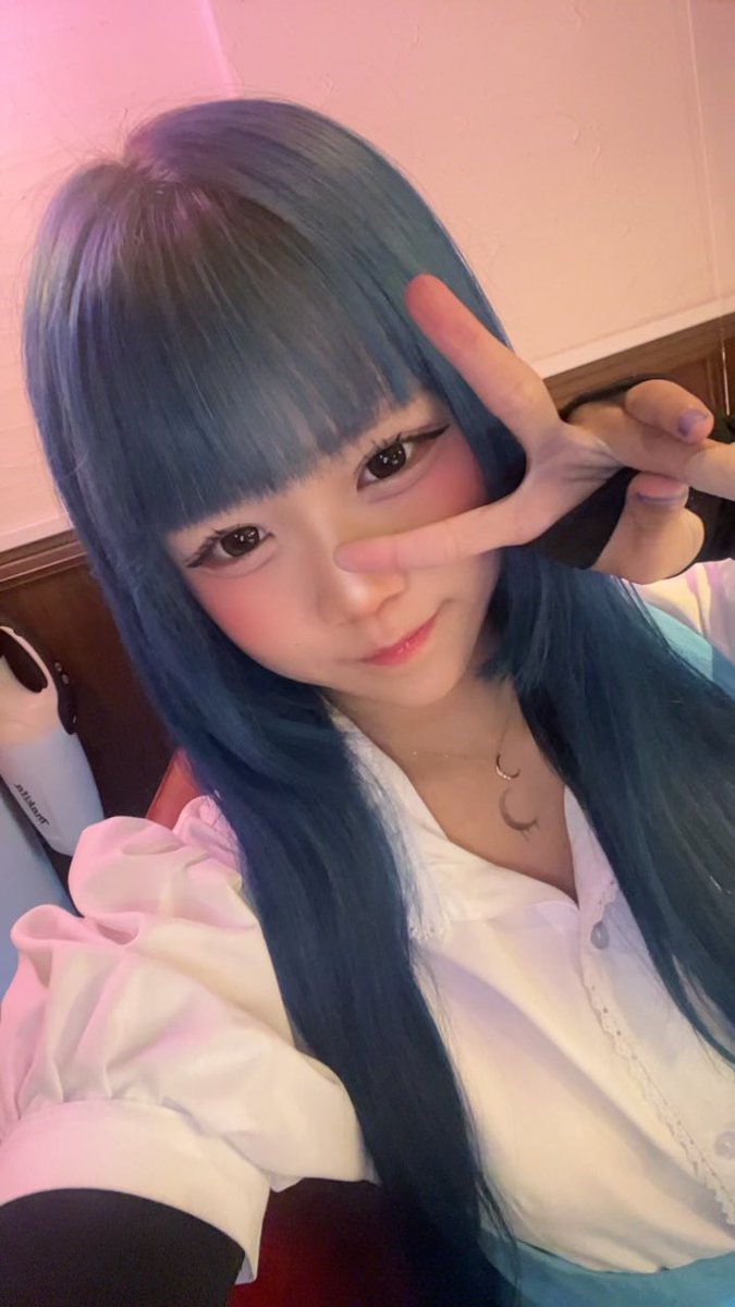 mi__io26's tweet photo. セルフで青になってみたりしました

爪が真っ青です。すみません

💙 https://t.co/uQAdfFU4Gq
       ⬆️みおに投げてね

#自撮り #自撮り界隈 #いいね返し #コンカフェ #都内コンカフェ #コンカフェ好きな人と繋がりたい #コンカフェ営業 https://t.co/gg2YC1B5rj