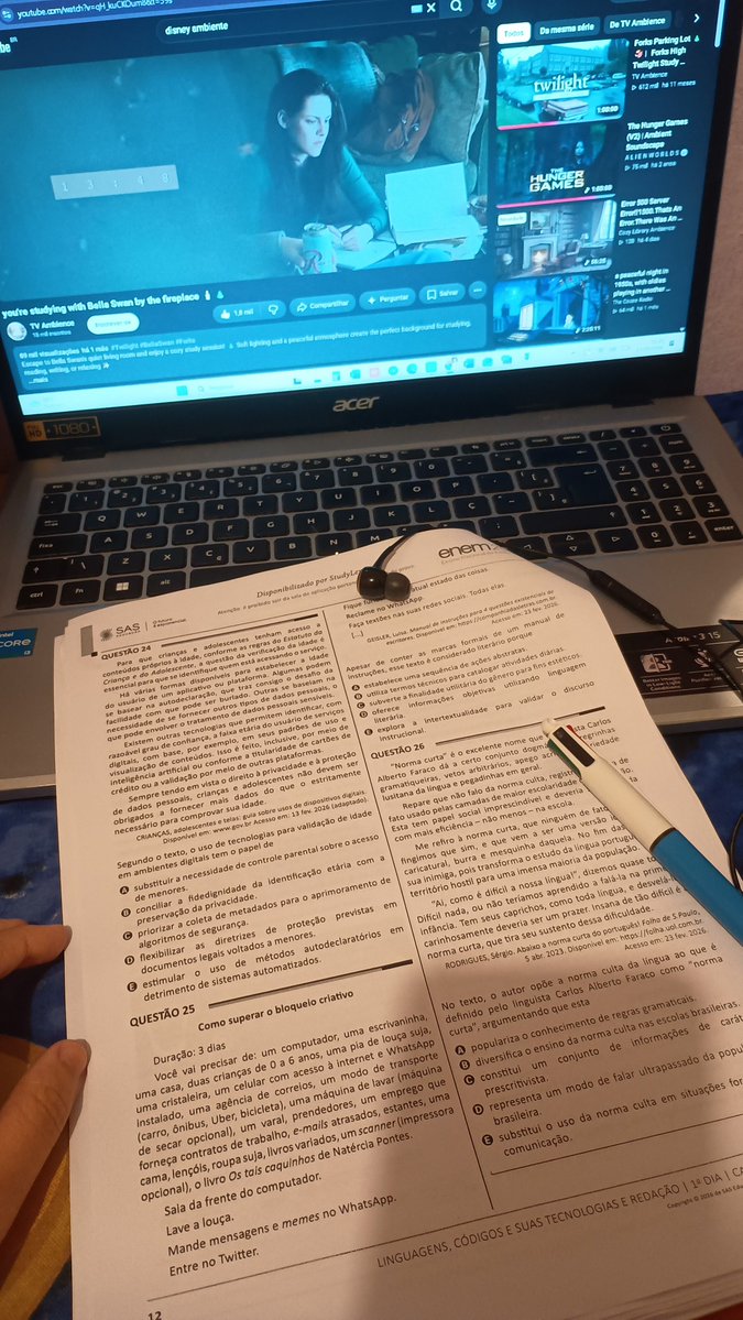 CassyMayers's tweet photo. Fazer o simulado do SAS ao som de música de Crepúsculo me dá muito mais vontade de estudar sem querer me matar 🥰
#Studytwt #enem #vestibular #uerj #estudos https://t.co/moPtaGiRxE