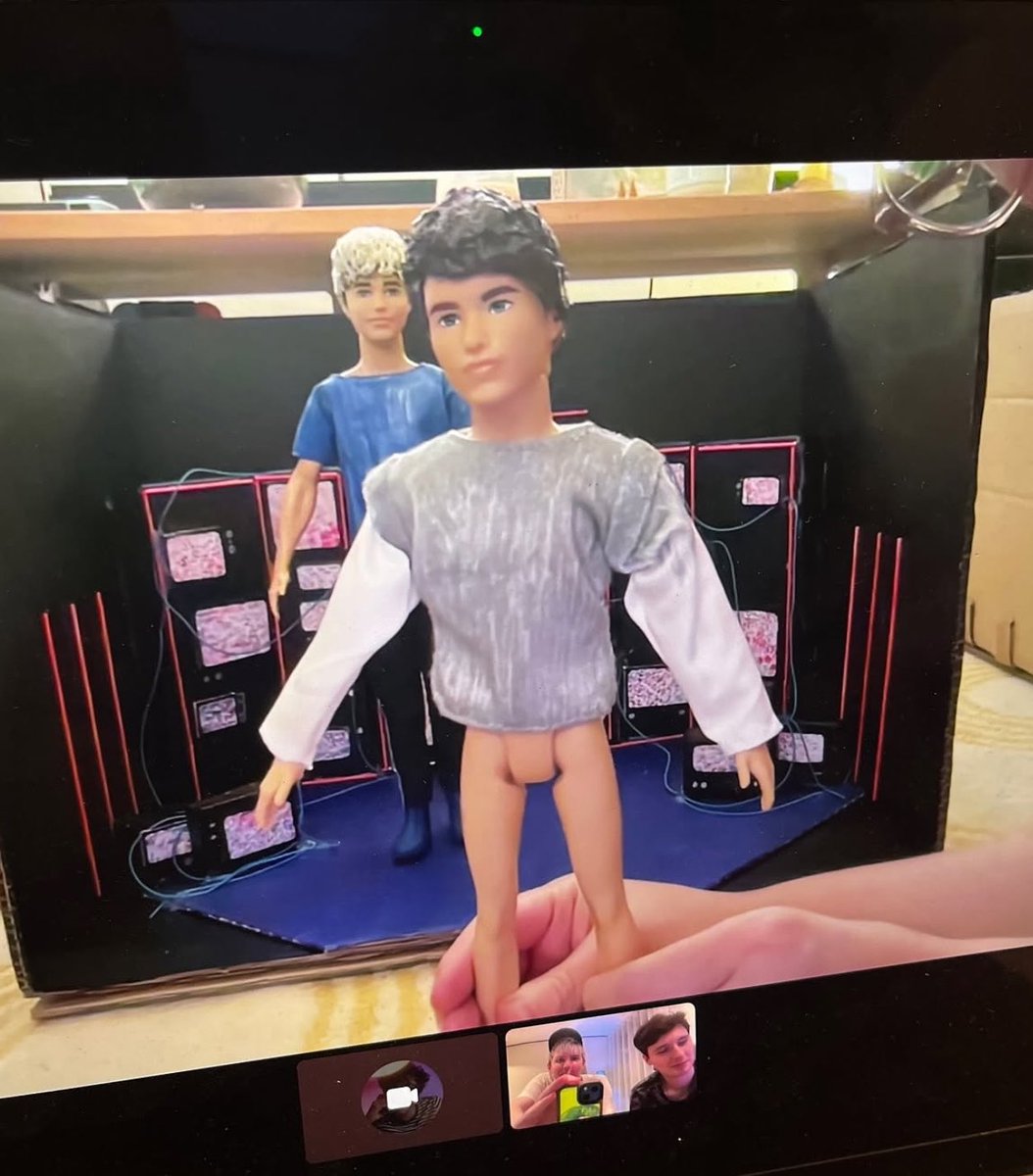 pipribena's tweet photo. so where are they @amazingphil @danielhowell https://t.co/G6lYqzfdog