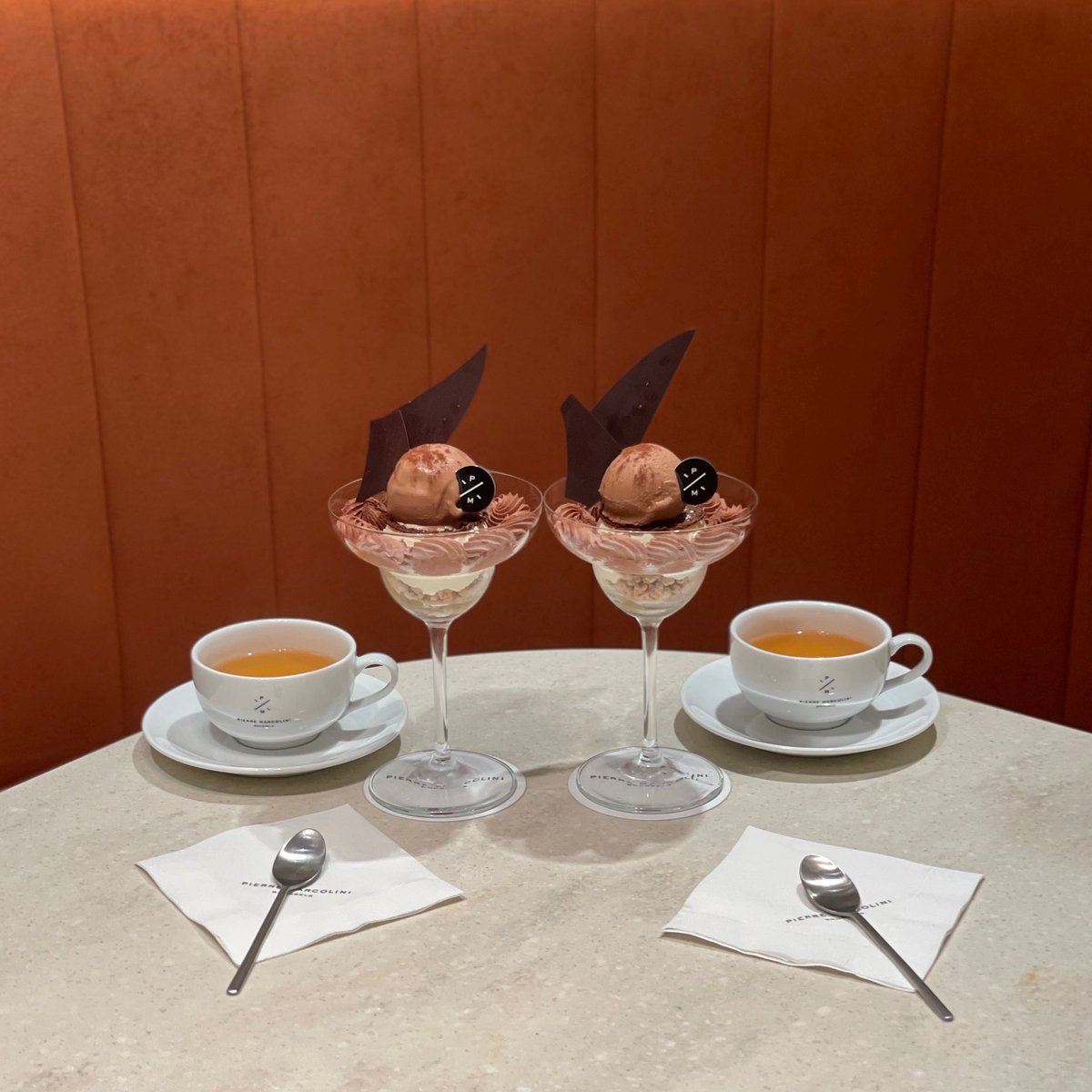 6______6p's tweet photo. 📍ピエールマルコリーニ / 栄(名古屋)

濃厚なショコラパフェ🍨🍫🍌
HAERA店はミッドランド店と比べると
テーブルが白基調で明るい雰囲気 🤍 https://t.co/jlDSr5ux0Z