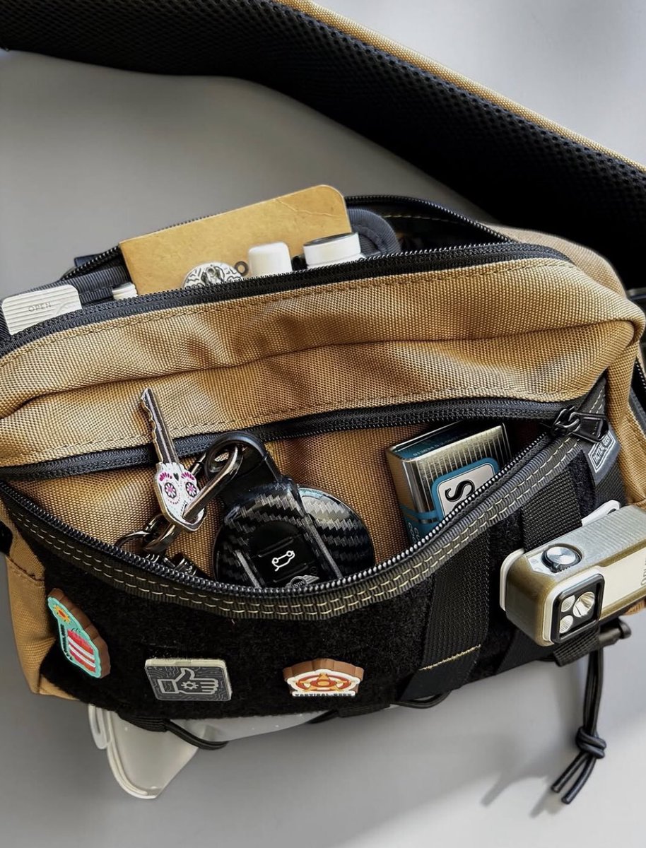 TACTICALGEEK_US's tweet photo. TACTICAL_GEEK Cache L3C 🎒 Compact size, smart storage, ready for every daily adventure. #tacticalgeek  #pouch  #edcpouch  #edcorganizer  #gear  #edcgear #edc #outdoorlife #everydaycarry #everydaycarrys #edcpouchs #edcbag #urbancarry #edcbags #edcusa #knives #edcknives https://t.co/QsMOHI0NF5