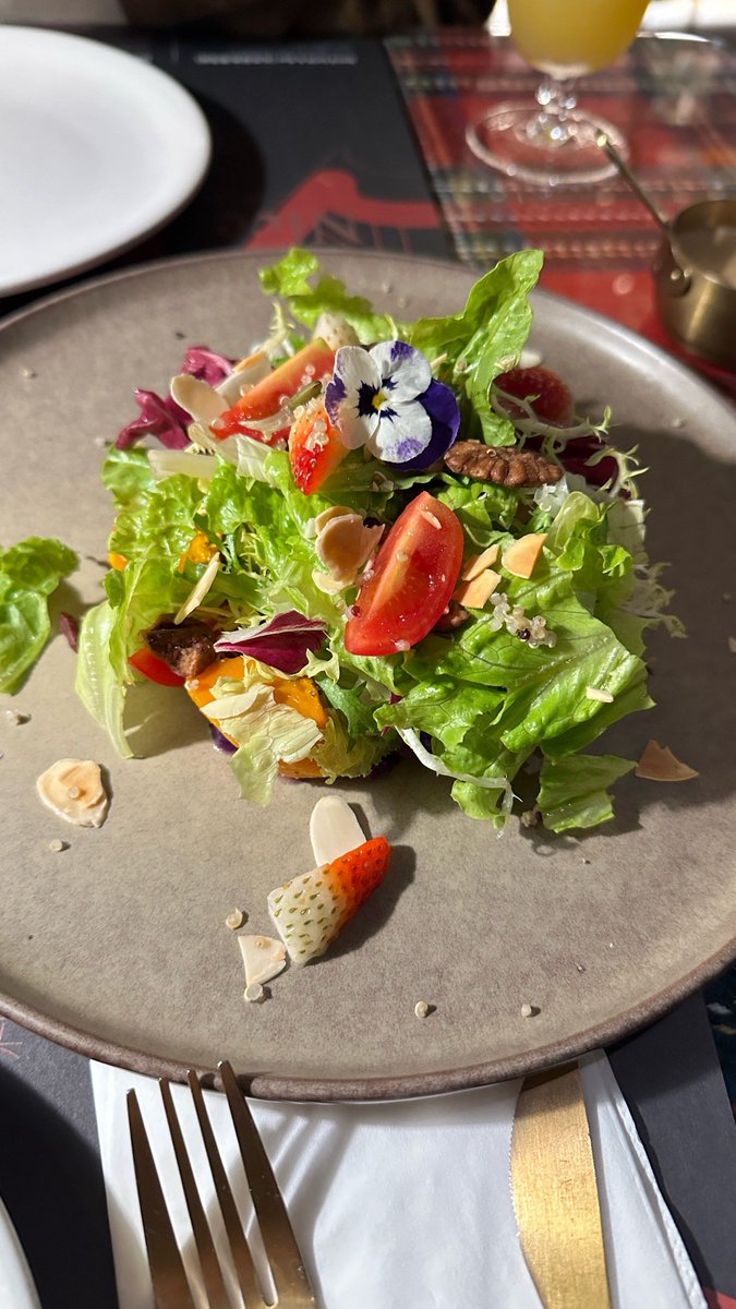 traia896203's tweet photo. Craving cozy homemade Tossed fresh cherry tomatoes, mozzarella, basil u0026 balsamic glaze for a 10-minute Caprese salad—bright, juicy u0026 zero fancy tools needed! ， https://t.co/inLfVB1lbB